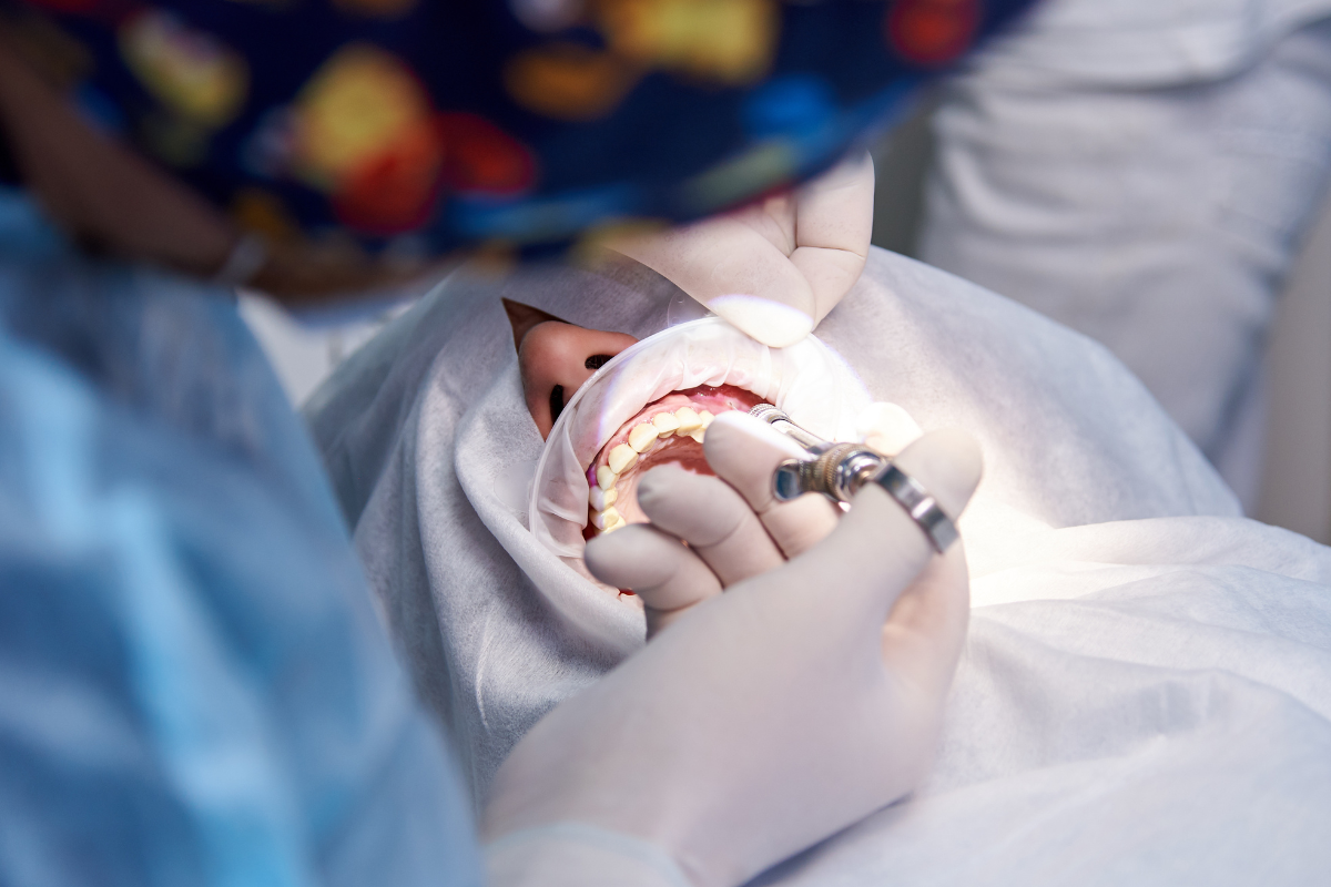 Featured image for “Can a Swollen Face or Gum Around a Tooth Be an Orthodontic Emergency?”